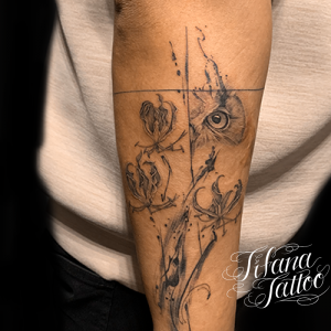 フクロウとグロリオーサのアブストラクト・タトゥー