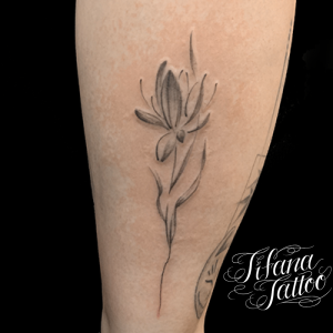 抽象的な花のタトゥー