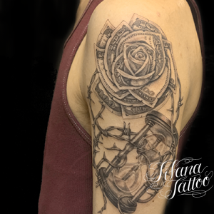 マネーローズ|砂時計|イバラのタトゥー