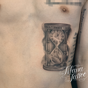 砂時計のチカーノ・タトゥー