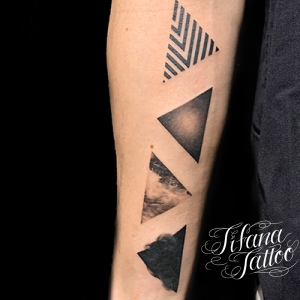 宇宙がテーマのジオメトリック・タトゥー