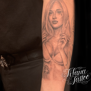 女性のタトゥー