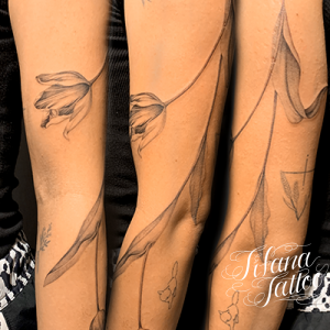 チューリップのファインライン・タトゥー