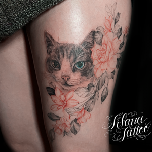 猫とボタニカルタトゥー