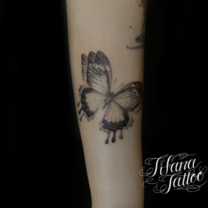 蝶のファインライン・タトゥー