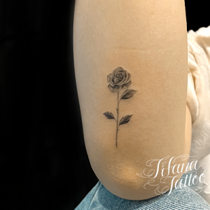 薔薇のファインライン・タトゥー