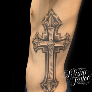 クロスのタトゥー