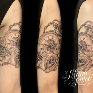 薔薇と懐中時計のチカーノ・タトゥー