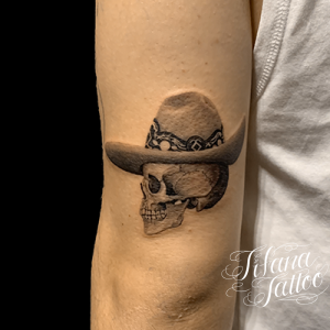 ソンブレロ|スカルのファインライン・タトゥー