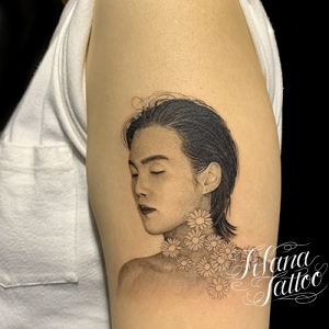 人物のポートレートタトゥー