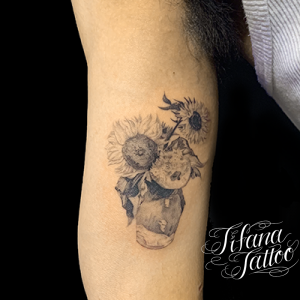 向日葵のファインライン・タトゥー