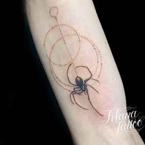 蜘蛛|ジオメトリックのファインライン・タトゥー