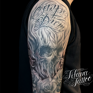 スカル|バラ|文字のタトゥー