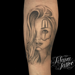 クラウンガールのチカーノ・タトゥー