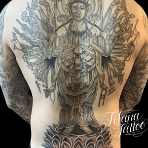 千手観音のバックピース・タトゥー