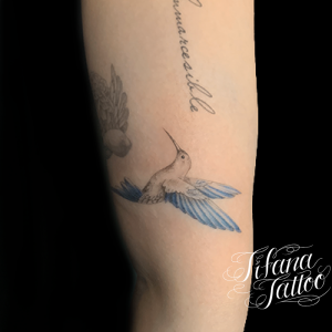 ハチドリのタトゥー