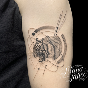 虎|ジオメトリックのファインライン・タトゥー