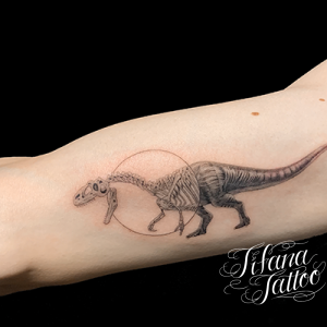 恐竜のファインライン・タトゥー