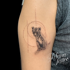 虎の赤ちゃんのファインライン・タトゥー