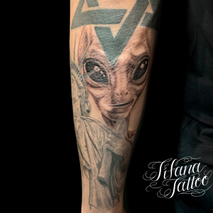 宇宙人のタトゥー