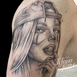 クラウンガールのチカーノ・タトゥー